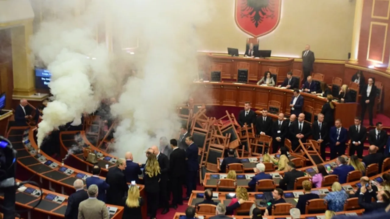Opposition MPs throw smoke bombs in Albanian Parliament!