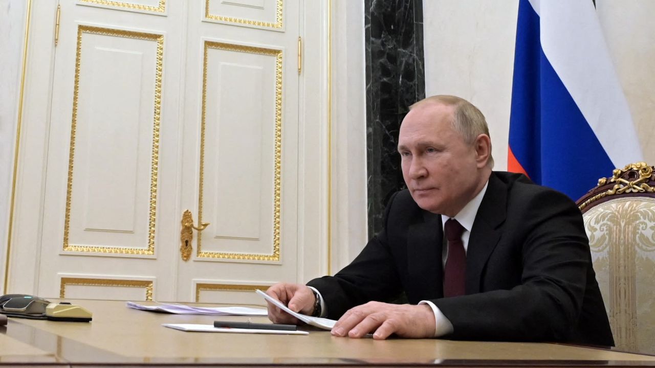 Putin's "bedbug" response to France's decision