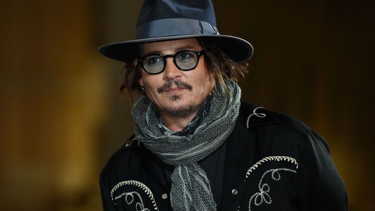 He spat in the face of a journalist! Punishment for the director of the movie starring Johnny Depp!