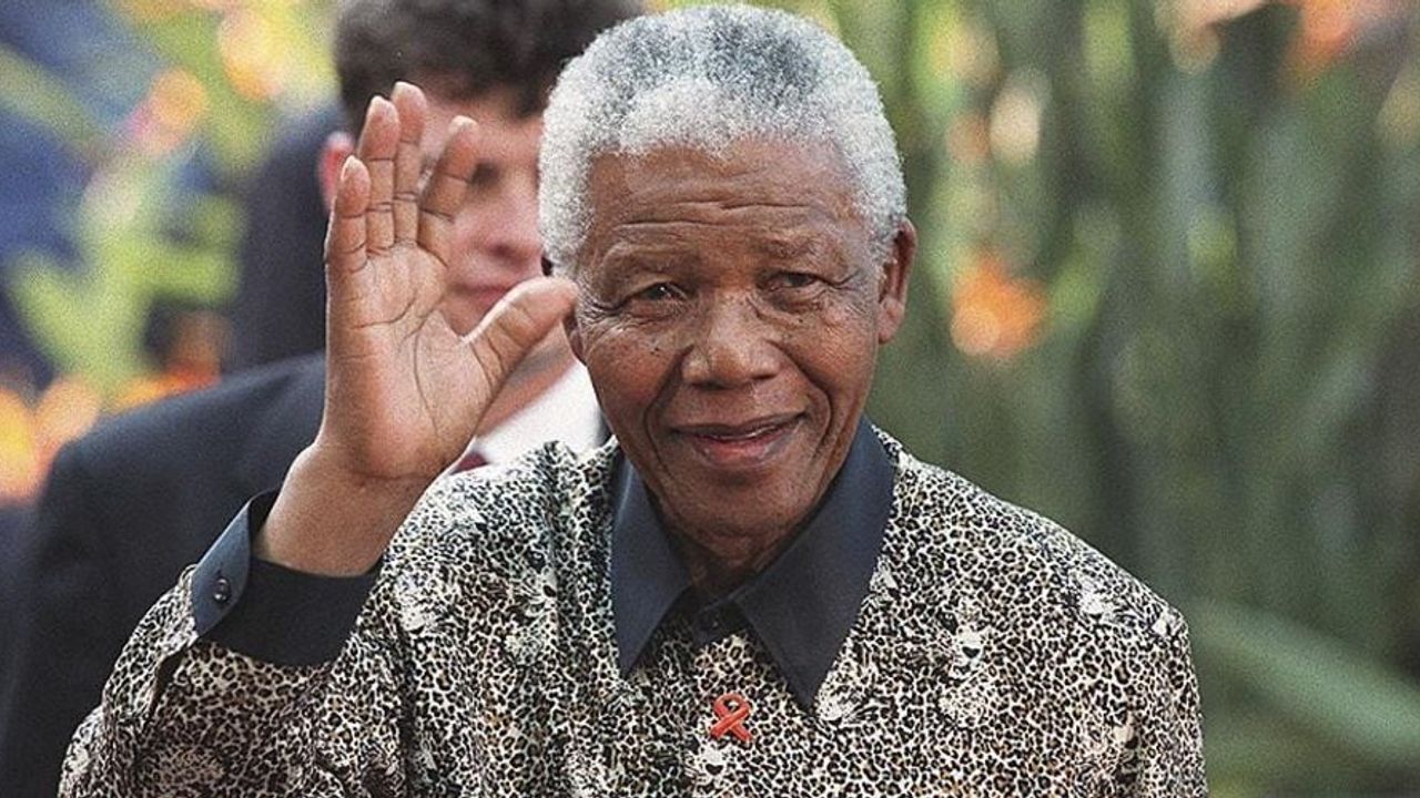 Auction of Nelson Mandela's personal belongings halted!
