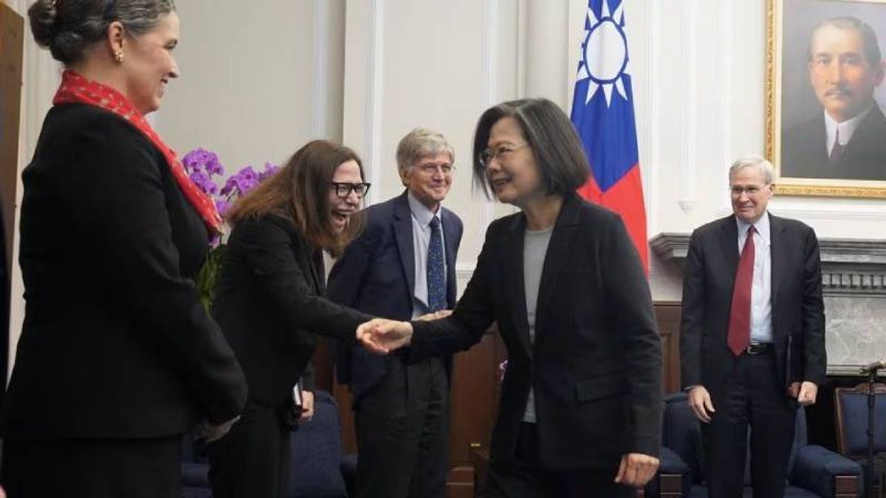 China reacts to US delegation's visit to Taiwan!