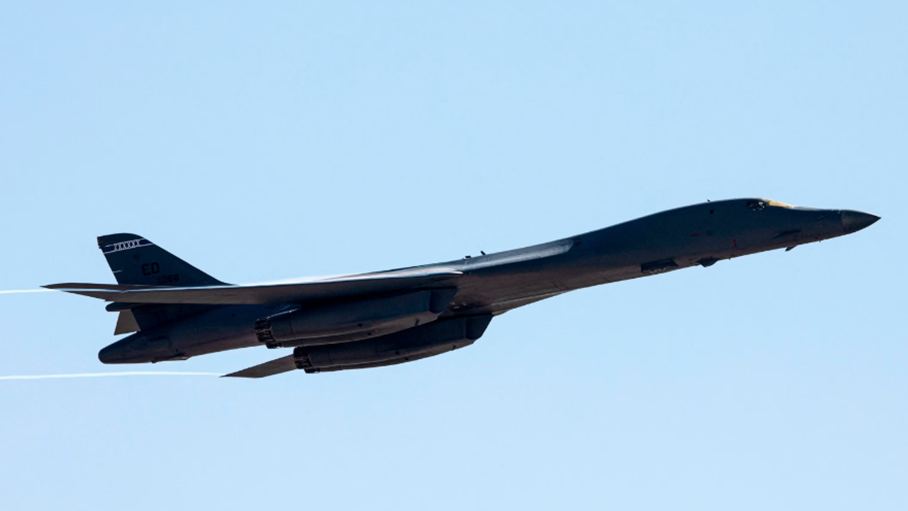 B-1B bomber crashes in the US