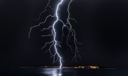 Scientists change the direction of lightning for the first time!