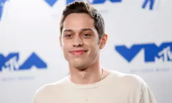 Famous comedian Pete Davidson is looking for a boyfriend for his mom!