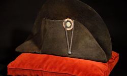 Napoleon's hat found a buyer!