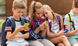 Plan to ban mobile phones in schools