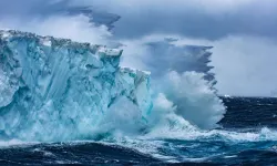 The world's largest iceberg is on the move! Is it heading towards the US?