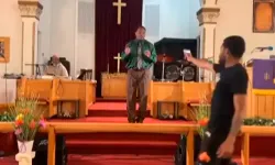 Attempted to shoot priest during mass