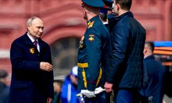 Is the claim "Russian commanders refused to salute Putin" true?