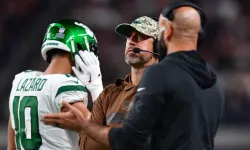 Aaron Rodgers’ Comeback Takes a Nosedive as He’s Forced Out of First Game Back with New York Jets