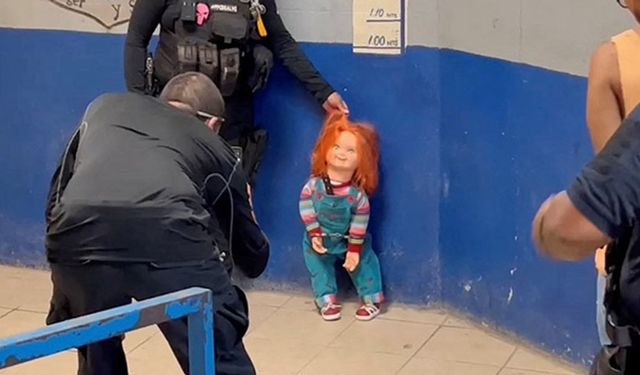 Interesting police operation: They handcuffed 'devil baby' Chucky!