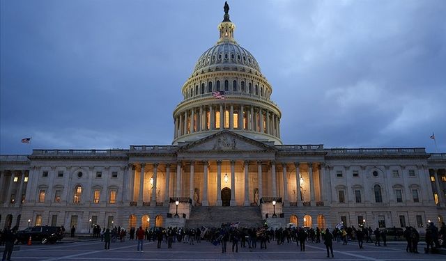 US government avoids shutdown