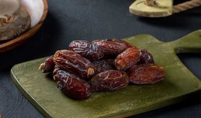 Squeeze a few drops of lemon on the dates and...