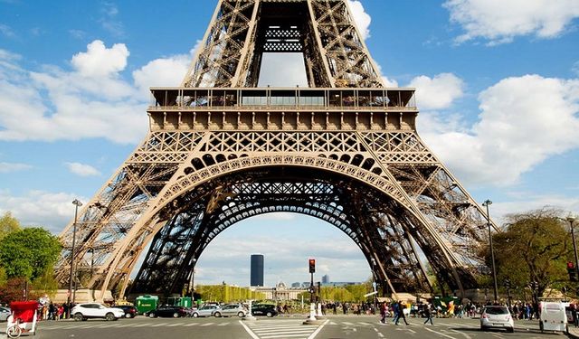 The Eiffel Tower is closed due to a strike!