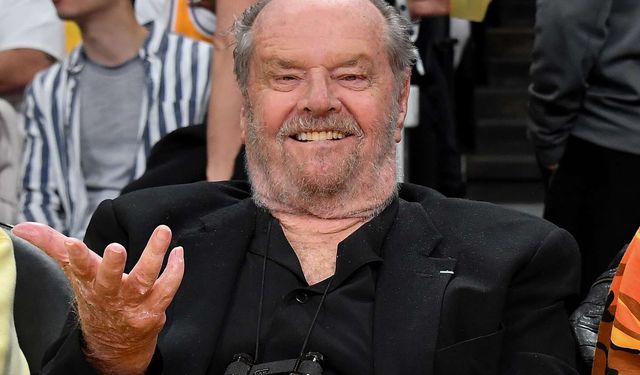 Jack Nicholson makes rare public appearance at LA Lakers game