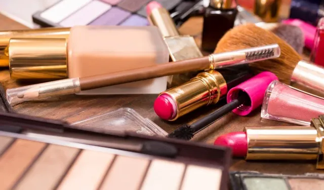 Pay attention to these when buying makeup!