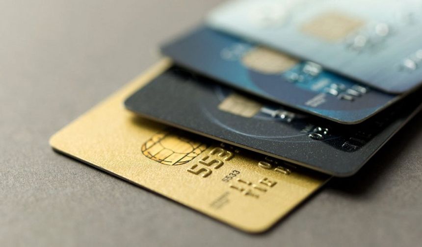 Americans are not paying off their card debt!