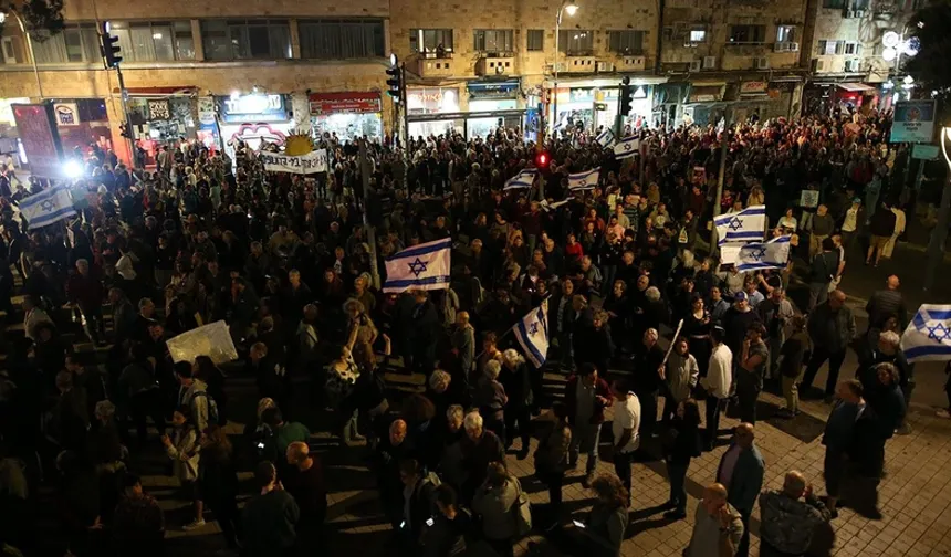 Anti-war citizens take to the streets in Israel!
