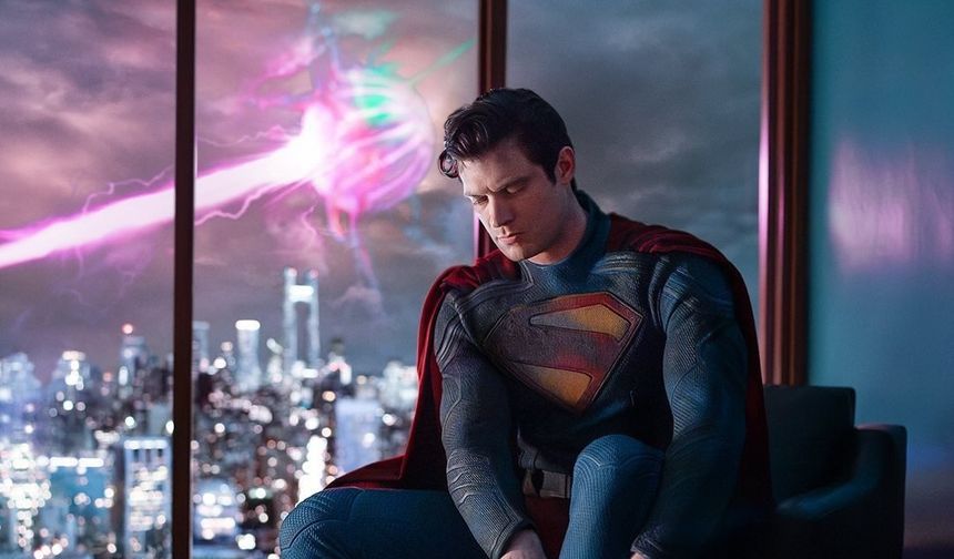 The First Official Image From The Superman Movie Finally Arrives! This is what the new costume will look like