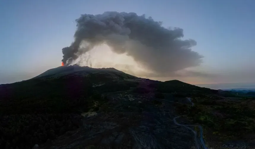 Etna danger in Italy: Spewing ash and lava!