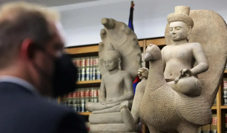 Exhibition of 14 statues returned to Cambodia