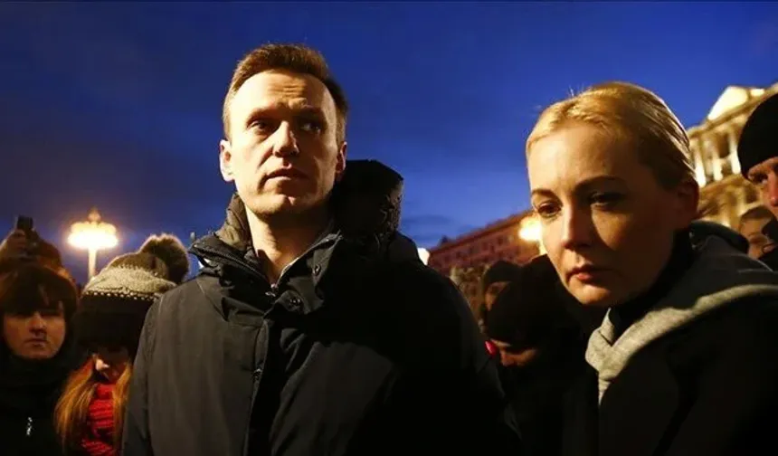 Arrest warrant for Navalny's wife!