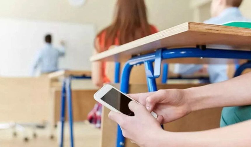 Virginia to restrict cell phones in schools!