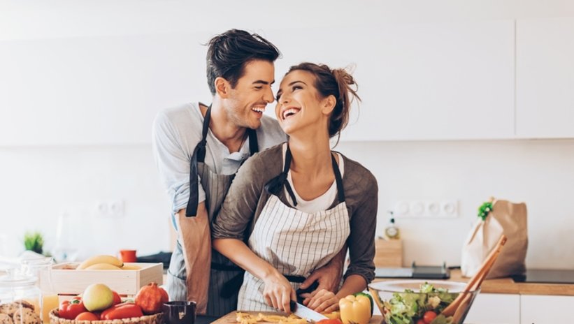 Aphrodisiac foods are foods that are believed to have the potential to increase sex drive or stimulate sexual performance. But remember that the aphrodisiac effect can vary from person to person, and while scientific evidence shows that some are effective, it does not guarantee the same results for others. Here are some aphrodisiac foods: