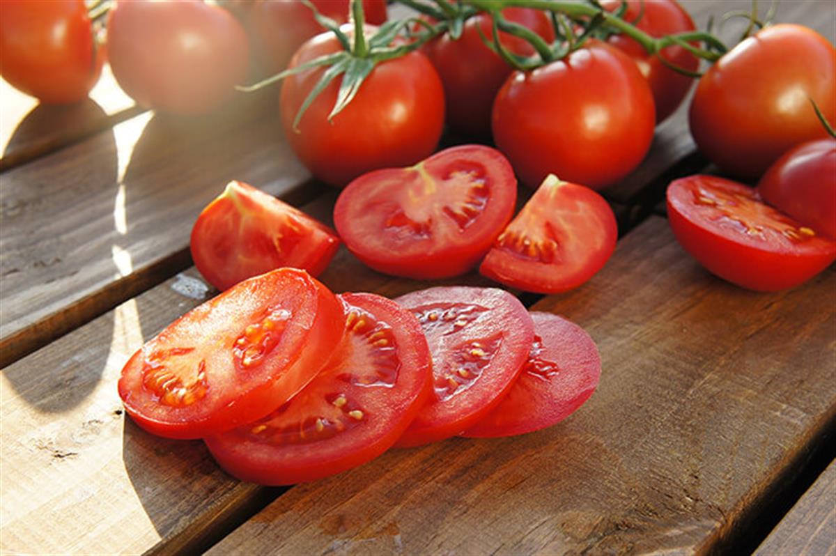 Tomatoes are one of the foods that tend to rot quickly. For this reason, we look for ways to store tomatoes for weeks without rotting and mold. With this preservation method, your tomatoes will stay fresh for weeks without mold and mildew.