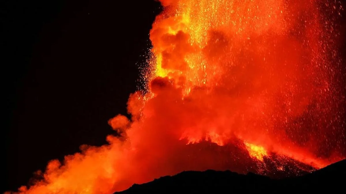 Volcanic activity continues at the 3,300-meter-high Etna Volcano on Sicily Island.
