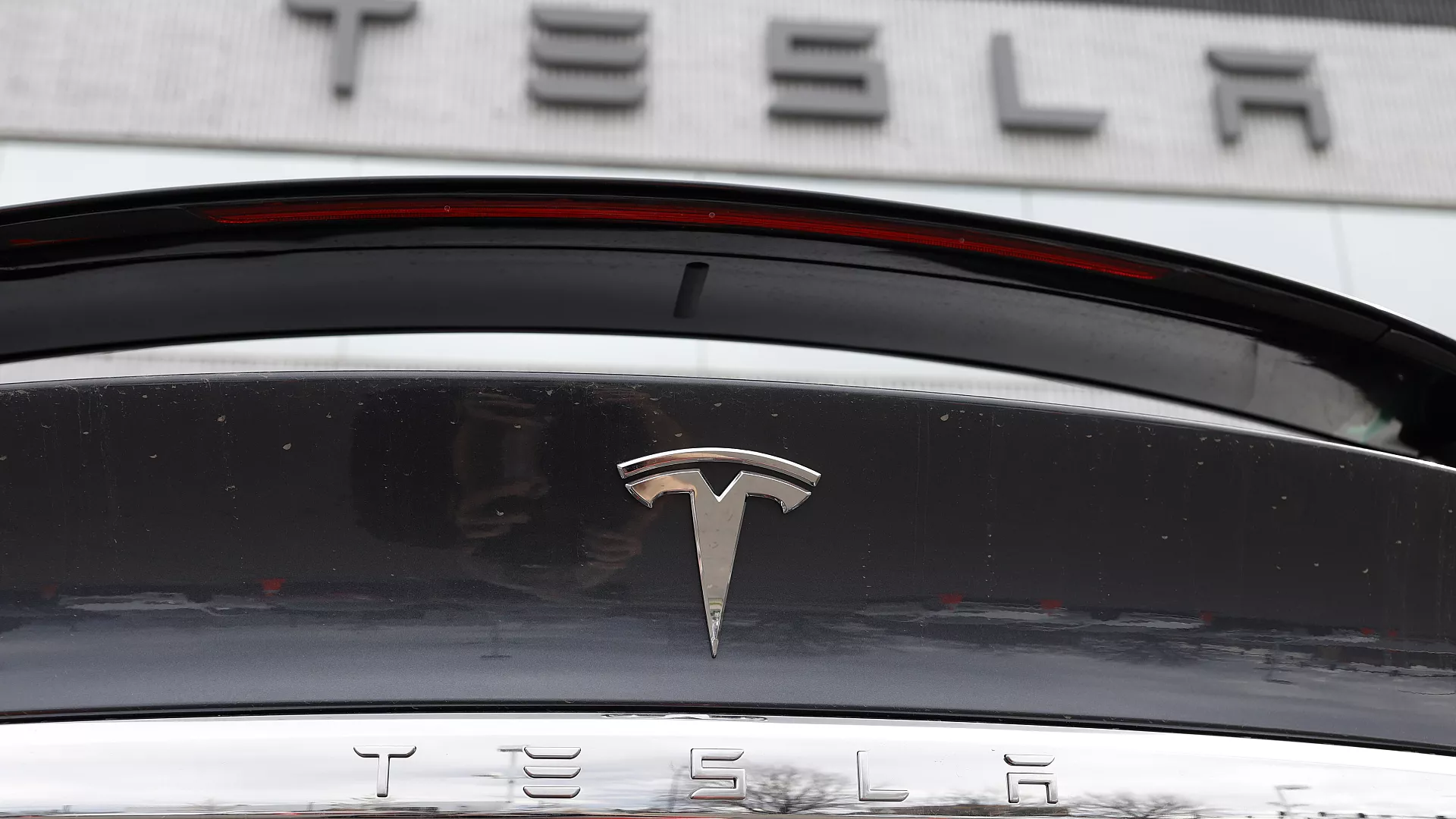 Tesla will recall 2 million vehicles!