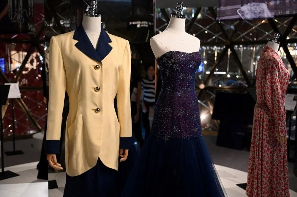 Princess Dianas Dresses Are Up For Sale The Biggest Auction Ever